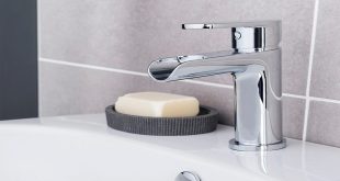 "Bath Mixer Taps with Shower: A Fusion of Functionality and Aesthetic Appeal in Modern Bathrooms"